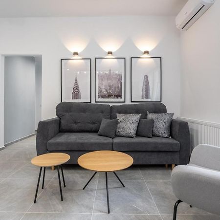 Relax Apartament In Piata Universitatii Bukarest Eksteriør billede