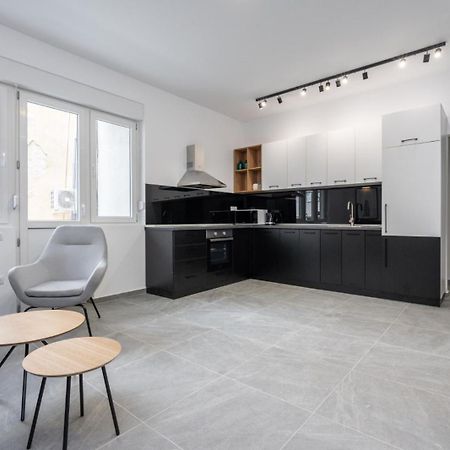 Relax Apartament In Piata Universitatii Bukarest Eksteriør billede