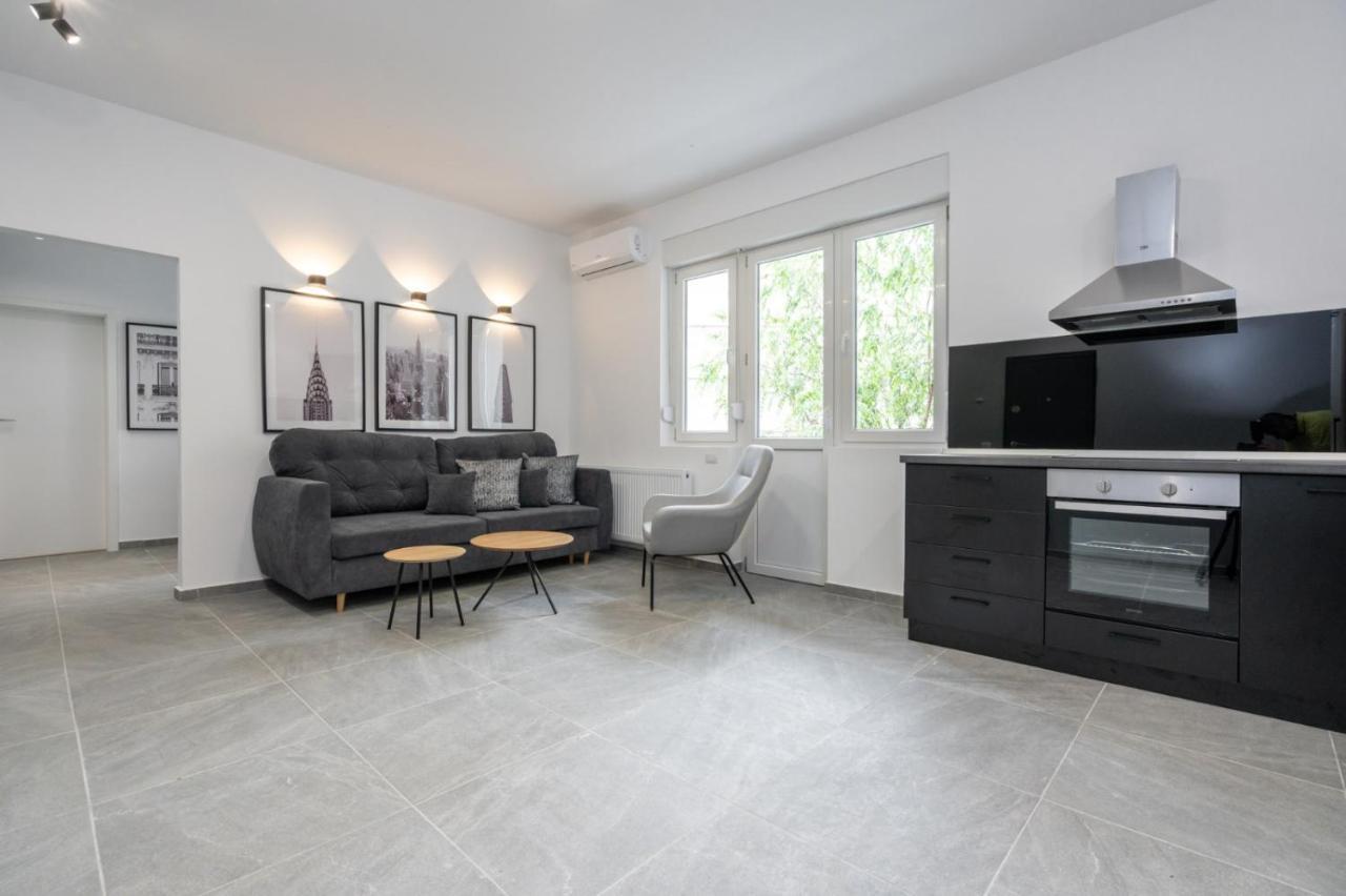 Relax Apartament In Piata Universitatii Bukarest Eksteriør billede