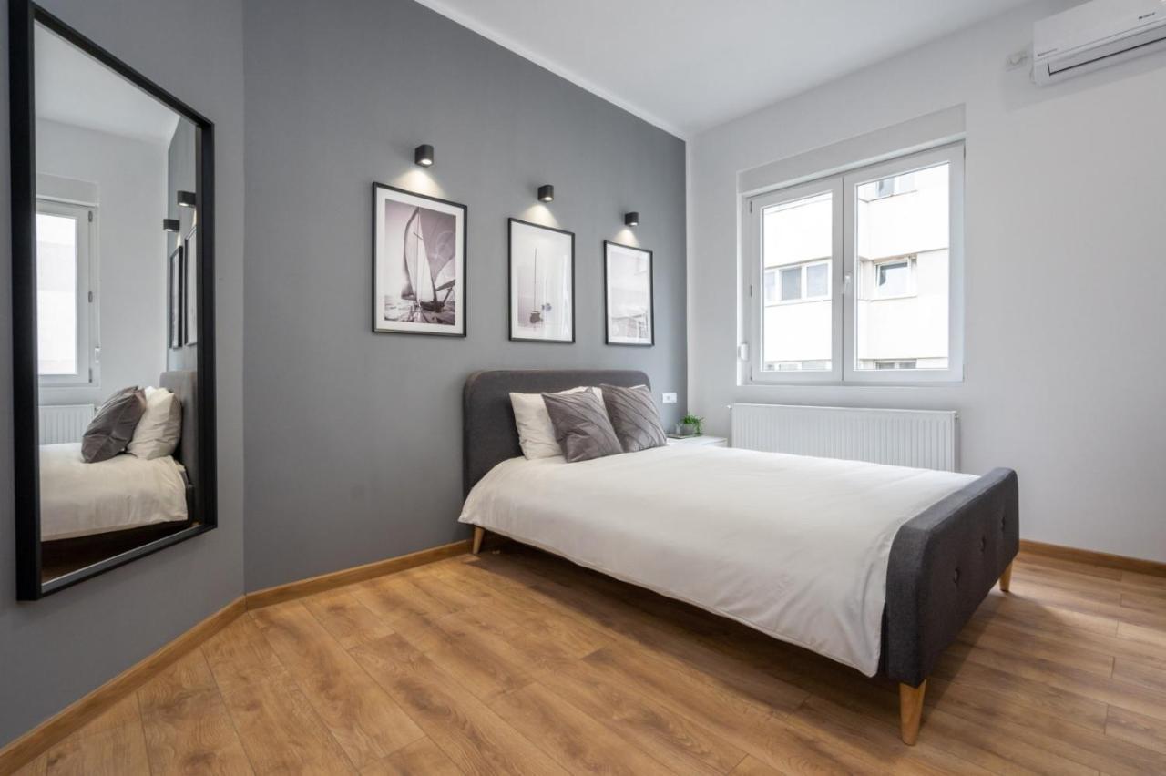 Relax Apartament In Piata Universitatii Bukarest Eksteriør billede