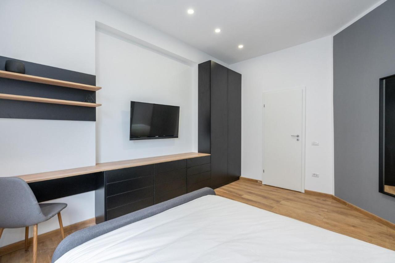 Relax Apartament In Piata Universitatii Bukarest Eksteriør billede