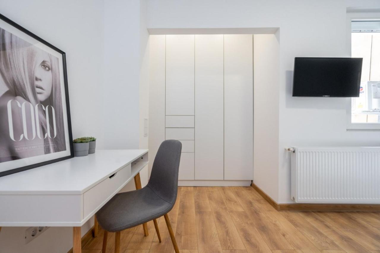 Relax Apartament In Piata Universitatii Bukarest Eksteriør billede